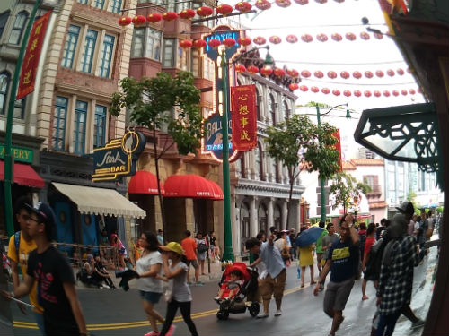 Nuansa Merah Dekorasi Imlek di Universal Studios Singapore