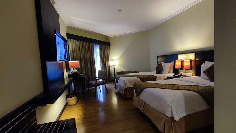 review the singhasari hotel